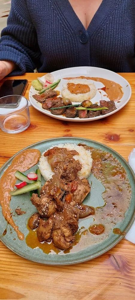 Tataki de Boeuf En Haut Poulet Tandoori En Bas